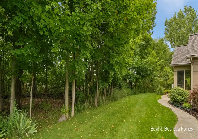 Listing Photo 2 - Condo for sale in building located at 5279 Fawn Creek Dr SW, Grandville, MI 49418