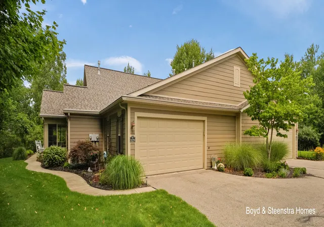 Listing Photo 4 - Condo for sale in building located at 5279 Fawn Creek Dr SW, Grandville, MI 49418