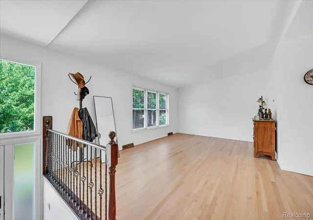 5th image of 1522 Oregon Ct, Waterford, MI 48327 | MLS# 20261063739