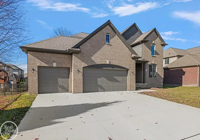 Photo 2 of Single family home for sale at 50529 Summit View Dr, Macomb, MI 48042 | MLS# 58050218208 | Listing updated on 2026-08-12