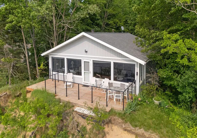 Photo 3 of Single family home for sale at 1140 Edgewater Ter, South Haven, MI 49090 | MLS# 69026042090 | Listing updated on 2026-09-11