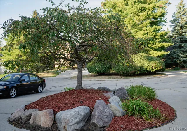 Photo 3 of Single family home for sale at 31033 Evergreen Ct, Farmington Hills City Oakland, MI 48331 | MLS# 20261063748 | Listing updated on 2026-09-06