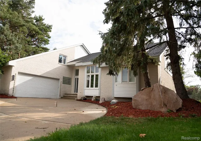 Photo 5 of Single family home for sale at 31033 Evergreen Ct, Farmington Hills City Oakland, MI 48331 | MLS# 20261063748 | Listing updated on 2026-09-06