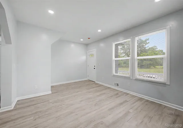 Listing Photo 5 - Condo for sale in building located at 3808 Monterey St, Detroit, MI 48206