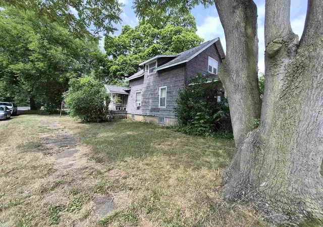 Photo 3 of Single family home for sale at 662 Hall St, Flint, MI 48503 | MLS# 5050218218 | Listing updated on 2026-08-12