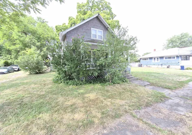 Photo 3 of Single family home for sale at 662 Hall St, Flint, MI 48503 | MLS# 5050218218 | Listing updated on 2026-08-12