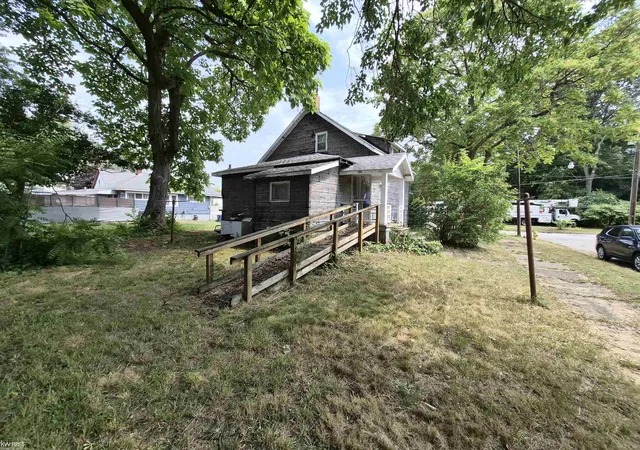 Photo 4 of Single family home for sale at 662 Hall St, Flint, MI 48503 | MLS# 5050218218 | Listing updated on 2026-08-12