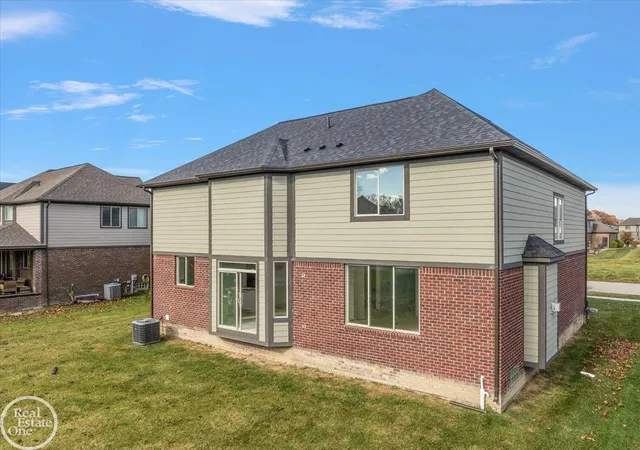 Photo 4 of Single family home for sale at 22138 Grove Dr, Macomb, MI 48042 | MLS# 58050218219 | Listing updated on 2026-08-12