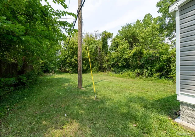Photo 4 of Single family home for sale at 9325 E Warren Ave, Detroit, MI 48214 | MLS# 20261063756 | Listing updated on 2026-10-01