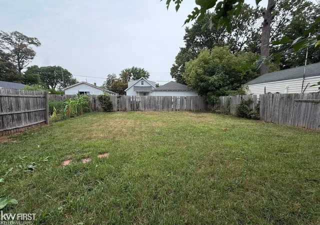 13th image of 1329 E Decamp St, Burton, MI 48529 | MLS# 5050218225