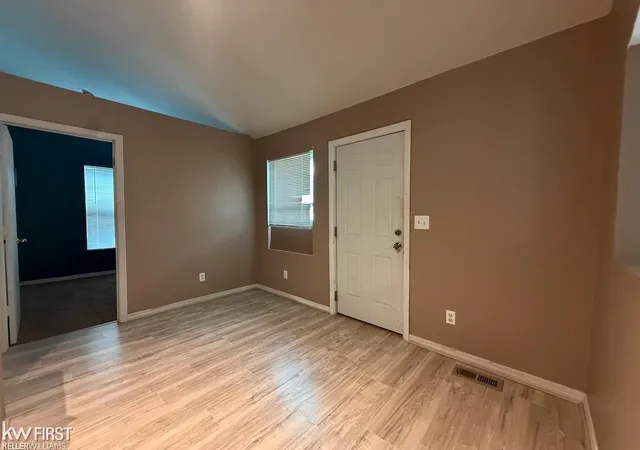 4th image of 1329 E Decamp St, Burton, MI 48529 | MLS# 5050218225
