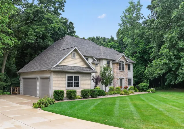 Photo 3 of Single family home for sale at 5284 Tillman Dr, Kalamazoo, MI 49009 | MLS# 66026042110 | Listing updated on 2026-09-16
