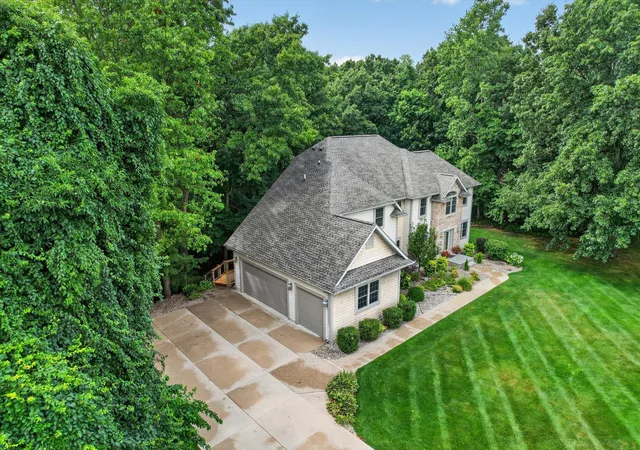 Photo 3 of Single family home for sale at 5284 Tillman Dr, Kalamazoo, MI 49009 | MLS# 66026042110 | Listing updated on 2026-09-16