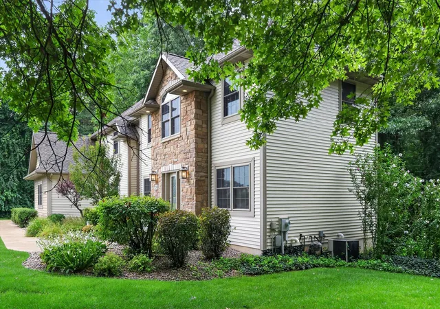 Photo 4 of Single family home for sale at 5284 Tillman Dr, Kalamazoo, MI 49009 | MLS# 66026042110 | Listing updated on 2026-09-16