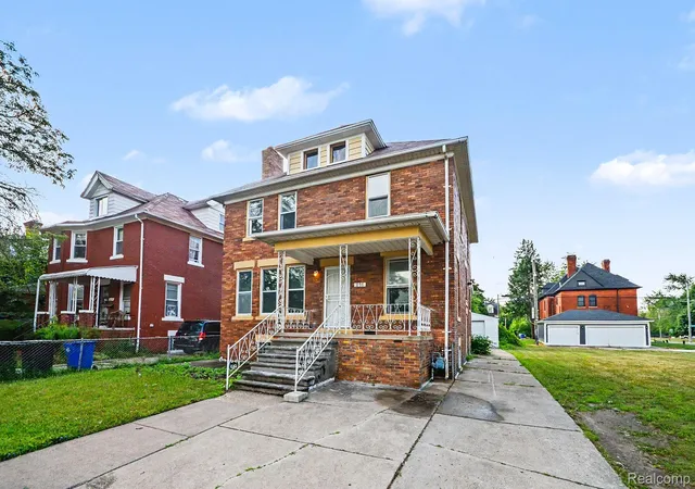 Photo 3 of Single family home for sale at 216 Holbrook St, Detroit, MI 48202 | MLS# 20261063781 | Listing updated on 2026-09-14