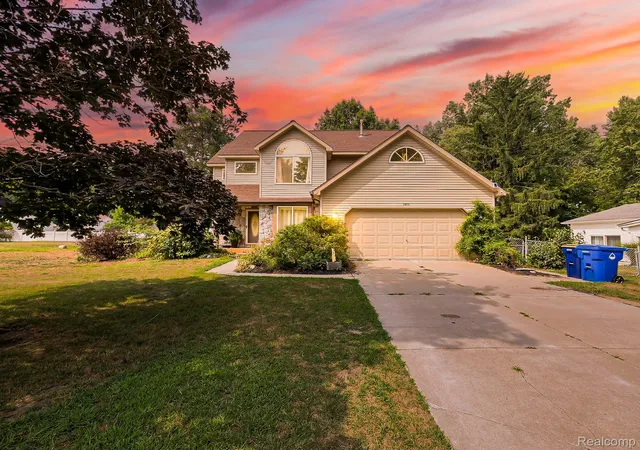 Photo 1 of Sale Pending at 7076 Mather St, Waterford, MI 48327 | MLS# 20261063782 | Listing updated on 2026-09-19