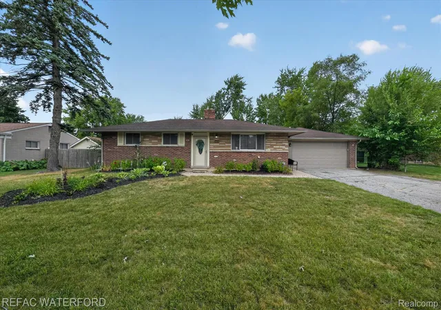 Photo 1 of Single family home for sale at 3476 Levee St, Waterford, MI 48329 | MLS# 20261063790 | Listing updated on 2026-09-14