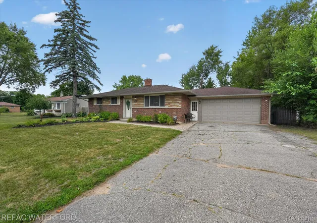 Photo 2 of Single family home for sale at 3476 Levee St, Waterford, MI 48329 | MLS# 20261063790 | Listing updated on 2026-09-14