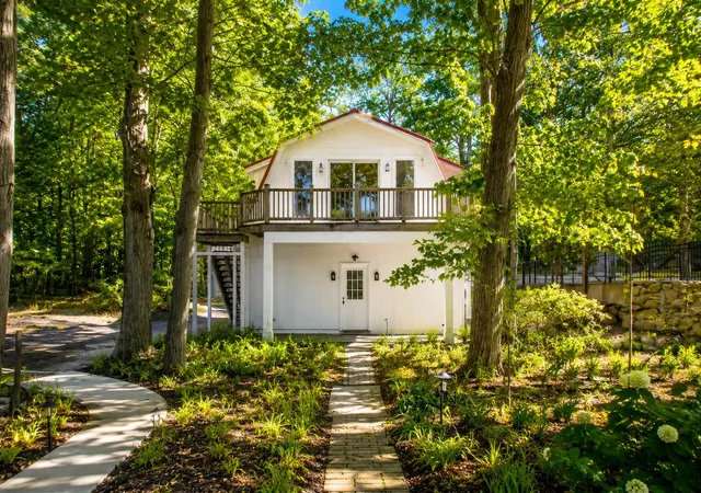 3rd image of 1722 Lake Michigan Dr, Fennville, MI 49408 | MLS# 69026042124