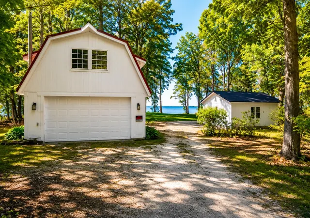 5th image of 1722 Lake Michigan Dr, Fennville, MI 49408 | MLS# 69026042124
