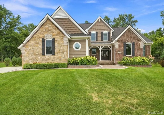 Photo 1 of Single family home for sale at 34145 Oak Forest Dr, Farmington Hills, MI 48331 | MLS# 20261063802 | Listing updated on 2026-09-13