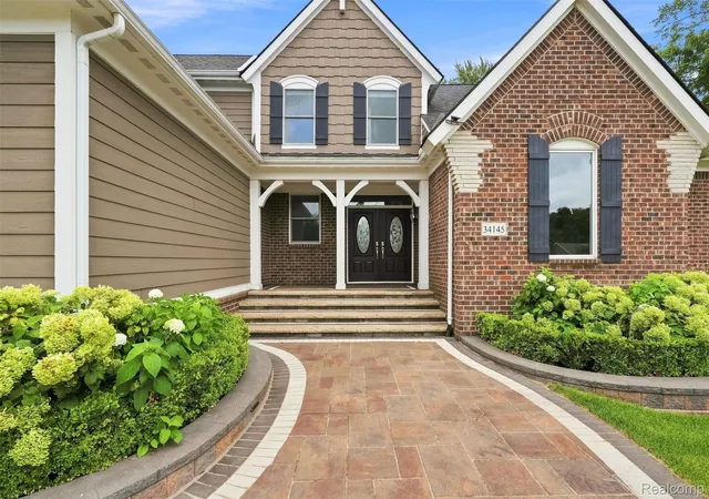 Photo 2 of Single family home for sale at 34145 Oak Forest Dr, Farmington Hills, MI 48331 | MLS# 20261063802 | Listing updated on 2026-09-13