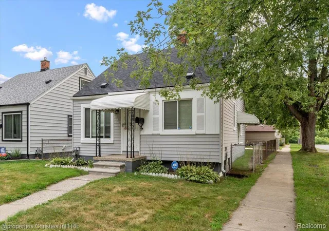 Photo 3 of Single family home for sale at 15867 Leona Dr, Redford, MI 48239 | MLS# 20261063807 | Listing updated on 2026-08-12