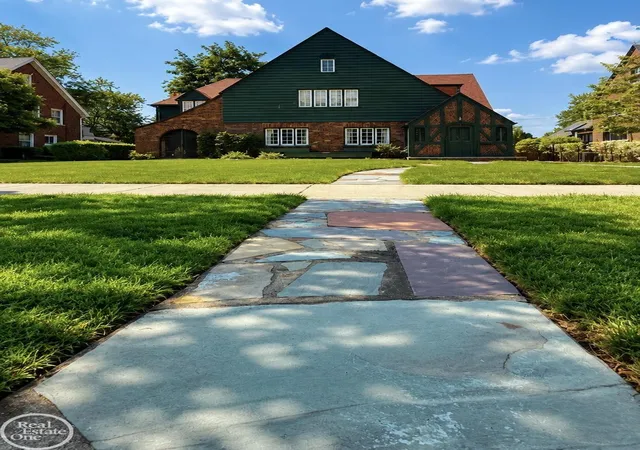 Photo 2 of Single family home for sale at 140 S Wilson Blvd, Mount Clemens, MI 48043 | MLS# 58050218238 | Listing updated on 2026-09-04