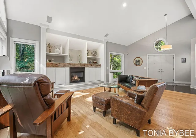 Photo 3 of Single family home for sale at 2302 Timberlee Dr, Holland, MI 49424 | MLS# 71026042132 | Listing updated on 2026-09-03