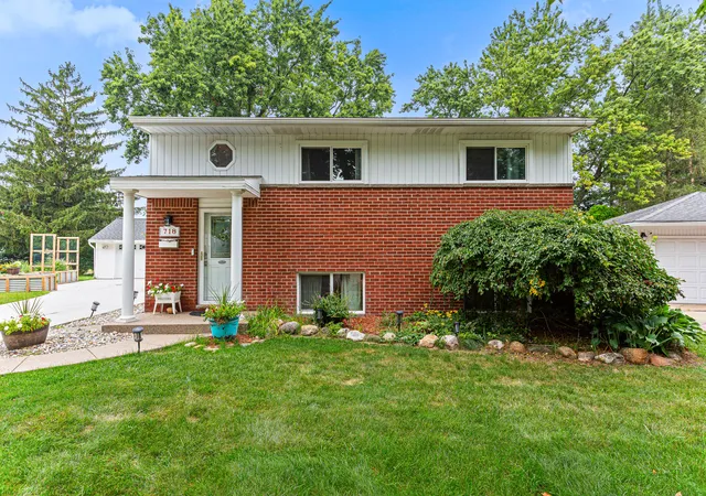 1st image of 718 Panorama, Milford, MI 48381 | MLS# 81026042138