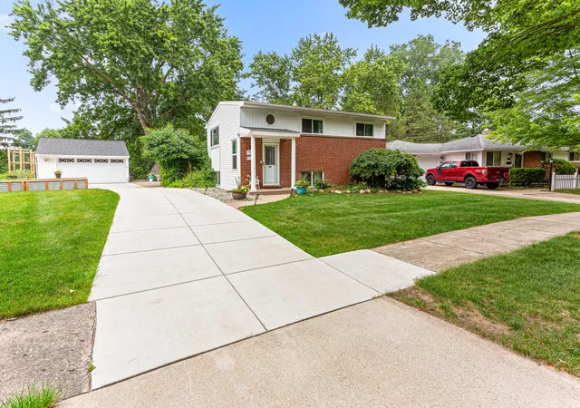 2nd image of 718 Panorama, Milford, MI 48381 | MLS# 81026042138
