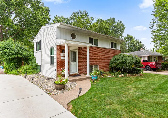 3rd image of 718 Panorama, Milford, MI 48381 | MLS# 81026042138