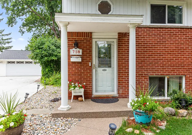 4th image of 718 Panorama, Milford, MI 48381 | MLS# 81026042138