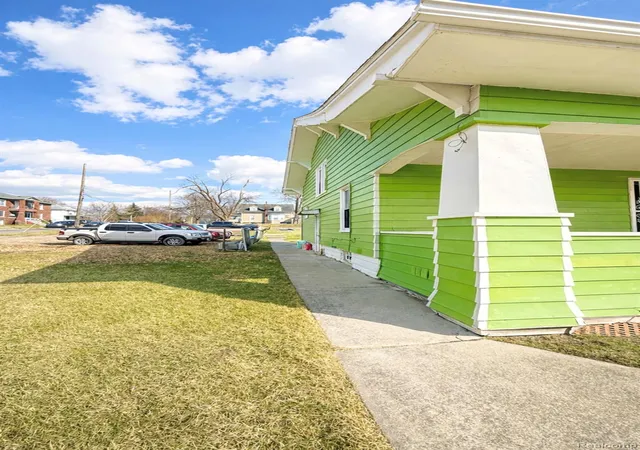 Photo 2 of Single family home for sale at 388 N Perry St, Pontiac, MI 48342 | MLS# 20261063820 | Listing updated on 2026-08-12