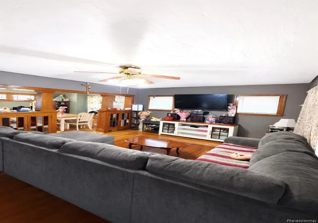 Photo 3 of Single family home for sale at 388 N Perry St, Pontiac, MI 48342 | MLS# 20261063820 | Listing updated on 2026-08-12