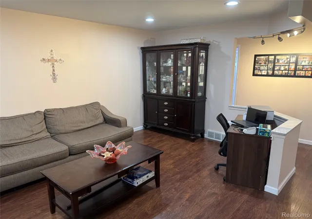 Photo 4 of Single family home for sale at 12395 Canterbury Dr, Sterling Heights, MI 48312 | MLS# 20261063828 | Listing updated on 2026-08-14