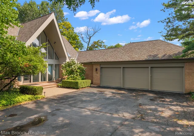 Photo 2 of Mansion for sale at 1136 Norminister End, Bloomfield Hills, MI 48302 | MLS# 20261063843 | Listing updated on 2026-08-13
