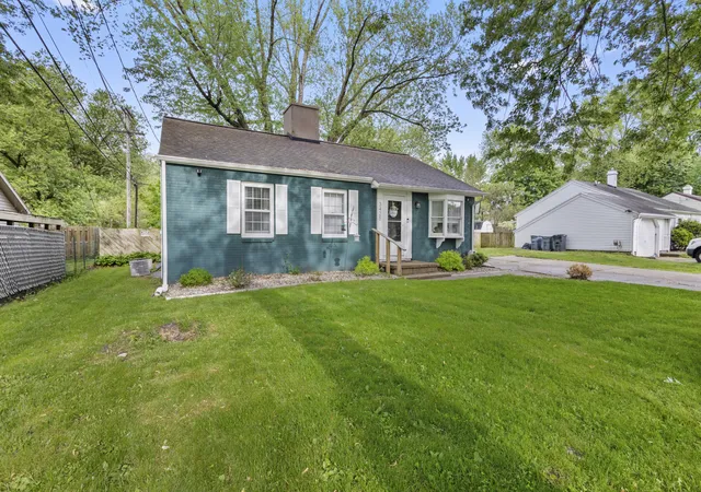 Photo 1 of Single family home for sale at 3425 Cambridge Ave, Jackson, MI 49203 | MLS# 53026042145 | Listing updated on 2026-09-12
