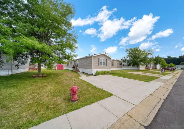 Photo 3 of Single family home for sale at 181 Newbury, Adrian, MI 49221 | MLS# 81026042152 | Listing updated on 2026-09-24
