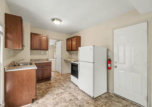 3rd image of 106 N Summit St, Ypsilanti, MI 48197 | MLS# 81026042167