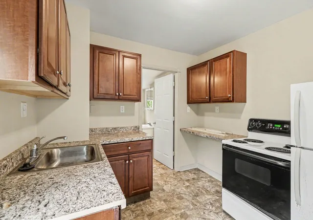 4th image of 106 N Summit St, Ypsilanti, MI 48197 | MLS# 81026042167