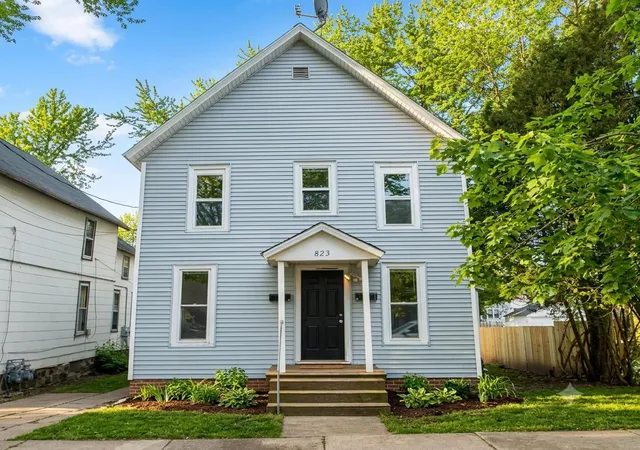 Photo 1 of Multi family home for sale at 823 Mc Reynolds Ave Nw, Grand Rapids, MI 49504 | MLS# 65026042168 | Listing updated on 2026-10-08