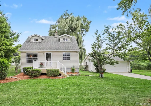 Photo 1 of Single family home for sale at 4726 Rosedale Ct, Clarkston, MI 48348 | MLS# 20261063858 | Listing updated on 2026-08-13