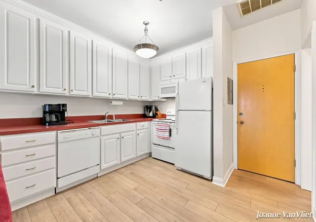 Photo 4 of Condo for sale at 17 W 10th Street #470, Holland, MI 49423 | MLS# 71026042174 | Listing updated on 2026-08-18