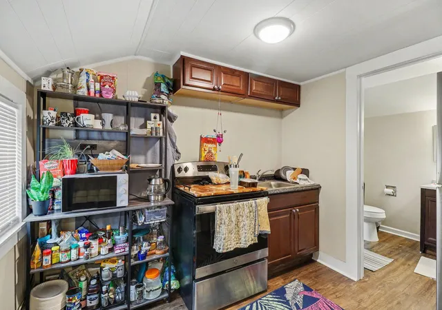 4th image of 17 N Summit St, Ypsilanti, MI 48197 | MLS# 81026042171