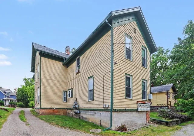 Listing Photo 2 - Condo for sale in building located at 615 Pearl St, Ypsilanti, MI 48197 - Unit #
