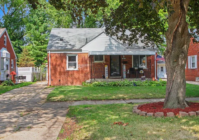 Photo 1 of Single family home for sale at 26686 Southwestern Hwy, Redford, MI 48239 | MLS# 20261063876 | Listing updated on 2026-09-12