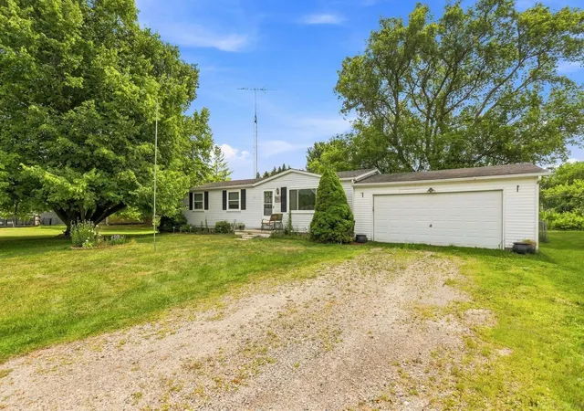 2nd image of 5982 Avalon Cir, Lexington, MI 48450 | MLS# 58050218268