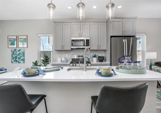 Listing Photo 4 - Condo for sale in building located at 743 Canterbury Ln, Troy, MI 48085