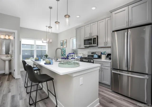 Listing Photo 5 - Condo for sale in building located at 743 Canterbury Ln, Troy, MI 48085